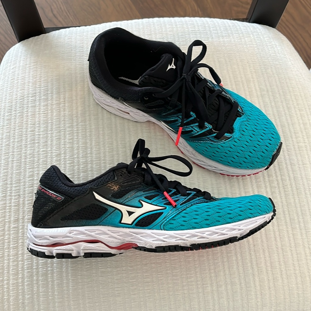 Mizuno Wave Shadow 2 size 6